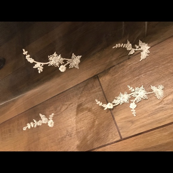 Monique Lhuillier Cathedral length veil - Picture 3 of 8